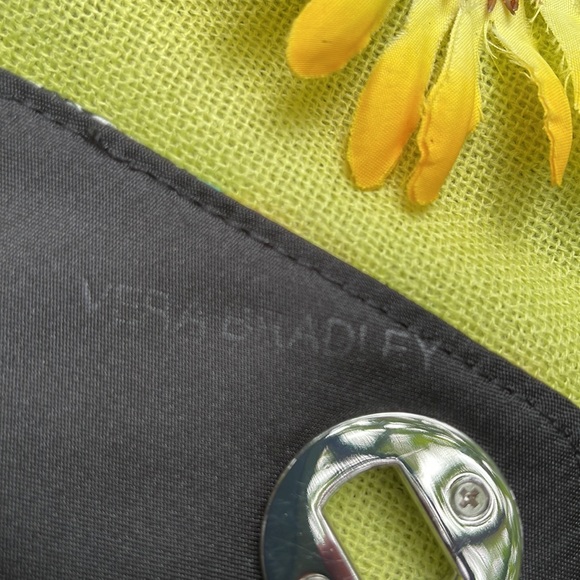 🌺 VERA BRADLEY; Beautiful Unique Floral Design Wristlet w/Zippered Pouch NICE!! - Picture 7 of 14